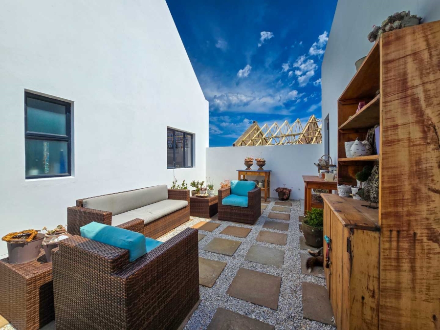 2 Bedroom Property for Sale in Stilbaai Oos Western Cape